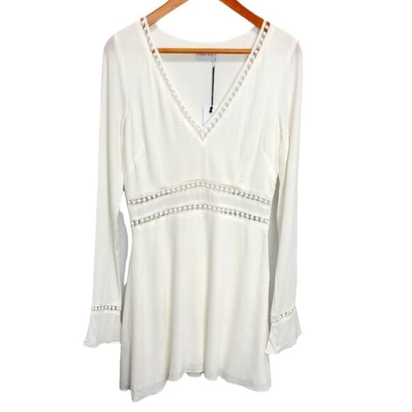 Roe + May White Mini Dress Size Small New With Tags - Picture 2 of 7